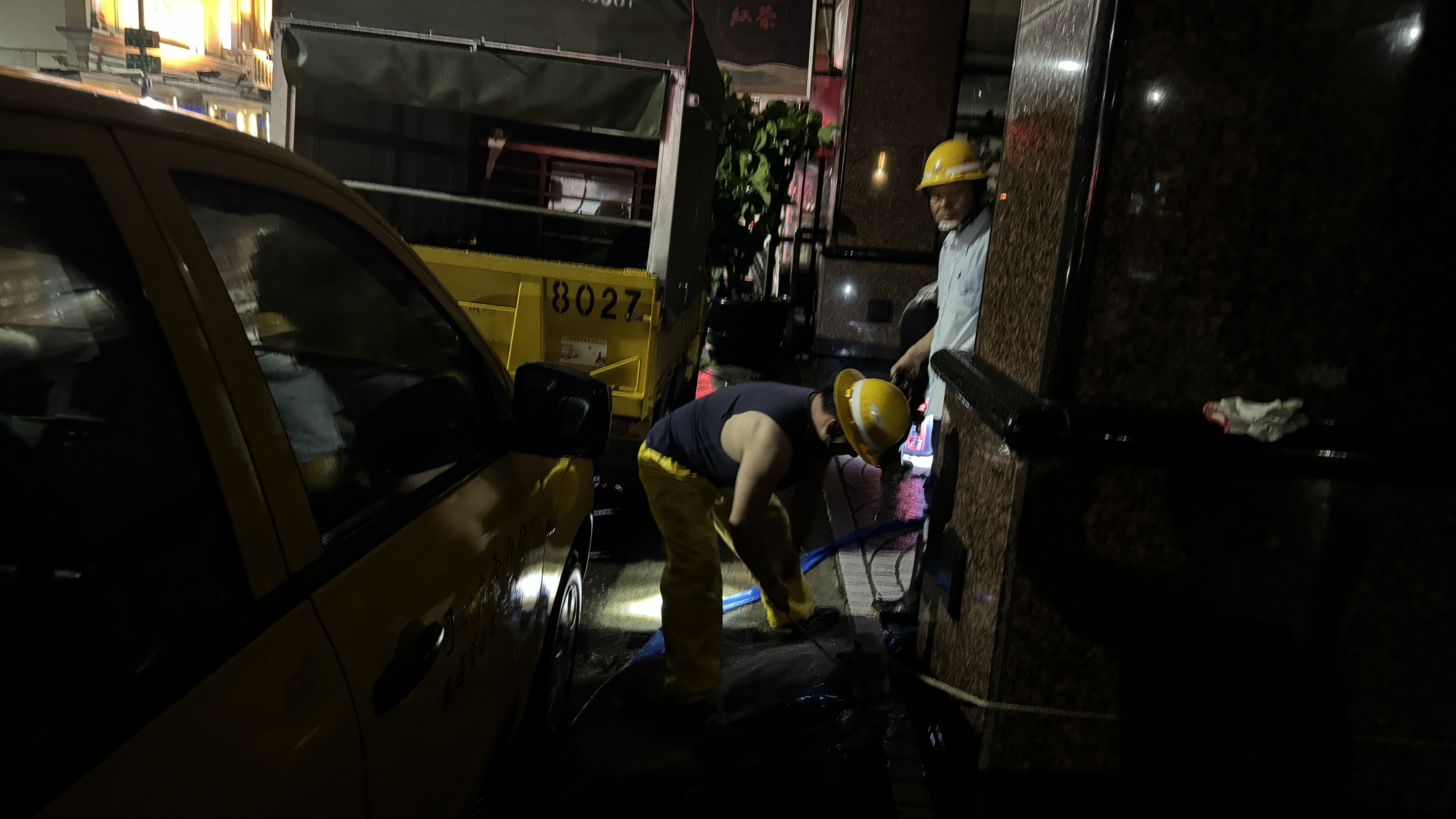 高雄地區淹水嚴重影響搶修,台電調度抽水設備,集中資源、加速解決淹水影響搶修問題。