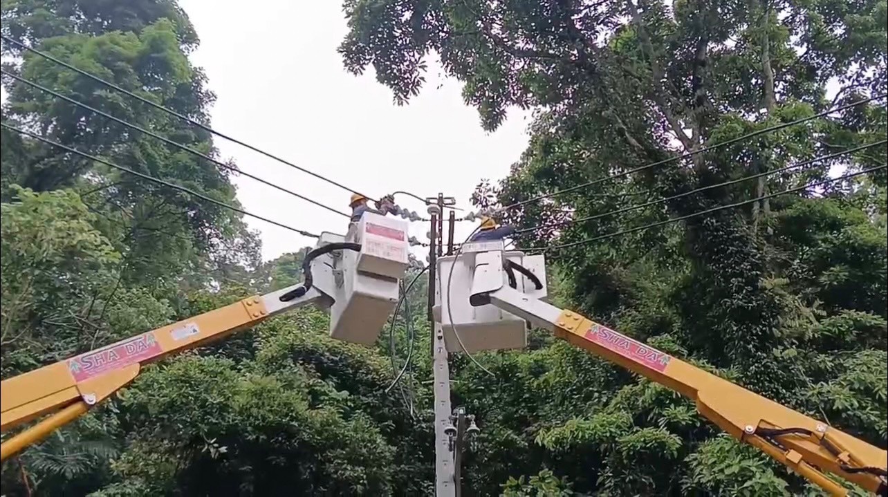 台電每天有超過2,400名同仁全天候24小時輪值備勤待命搶修,努力降低停電對民眾影響。