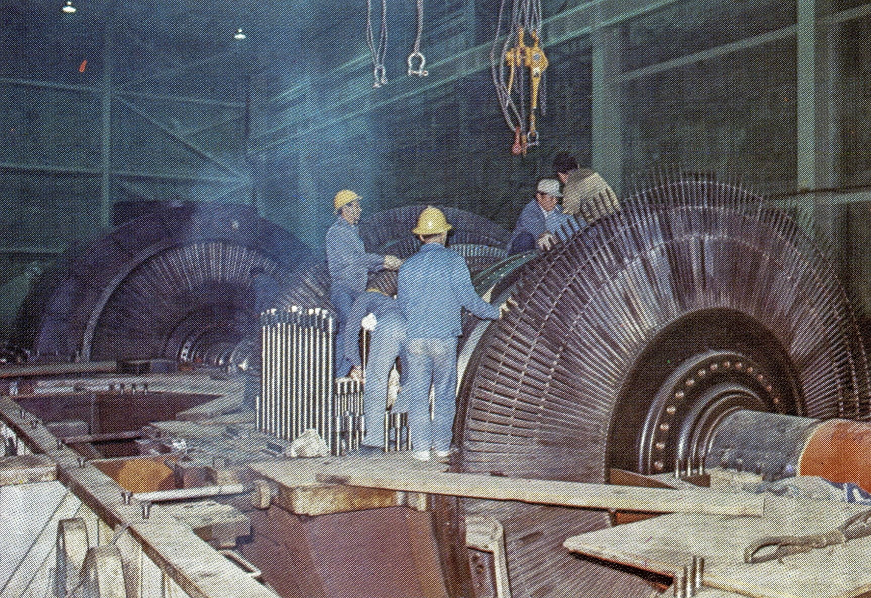 1976年,核一廠汽輪發電機安裝