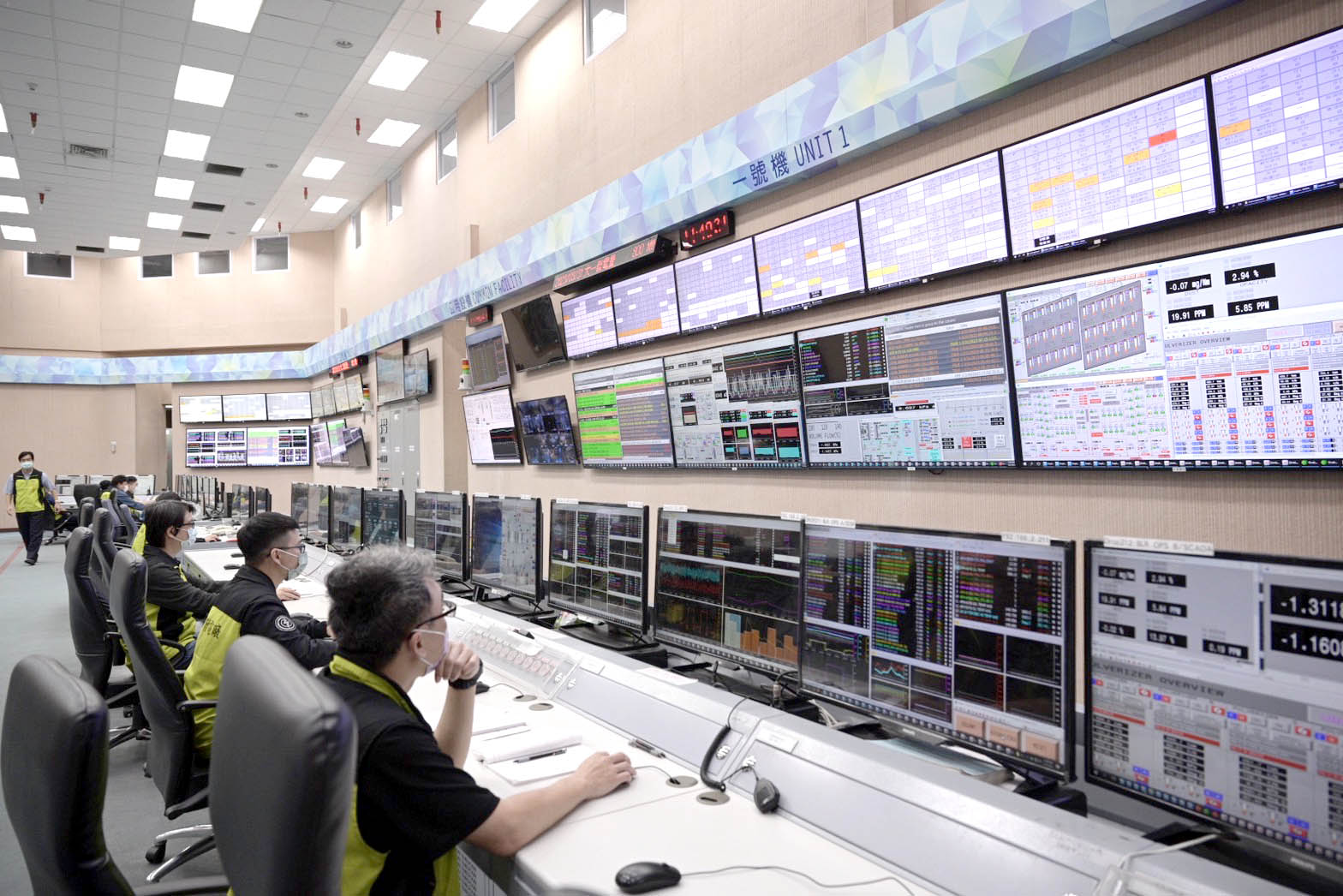 台電自1974年起於大林電廠陸續打造水、火力發電機組模擬操作中心,以模擬器實戰演練培訓電廠運轉維護人員,就像飛行員透過飛航模擬器來提升操作熟悉度。