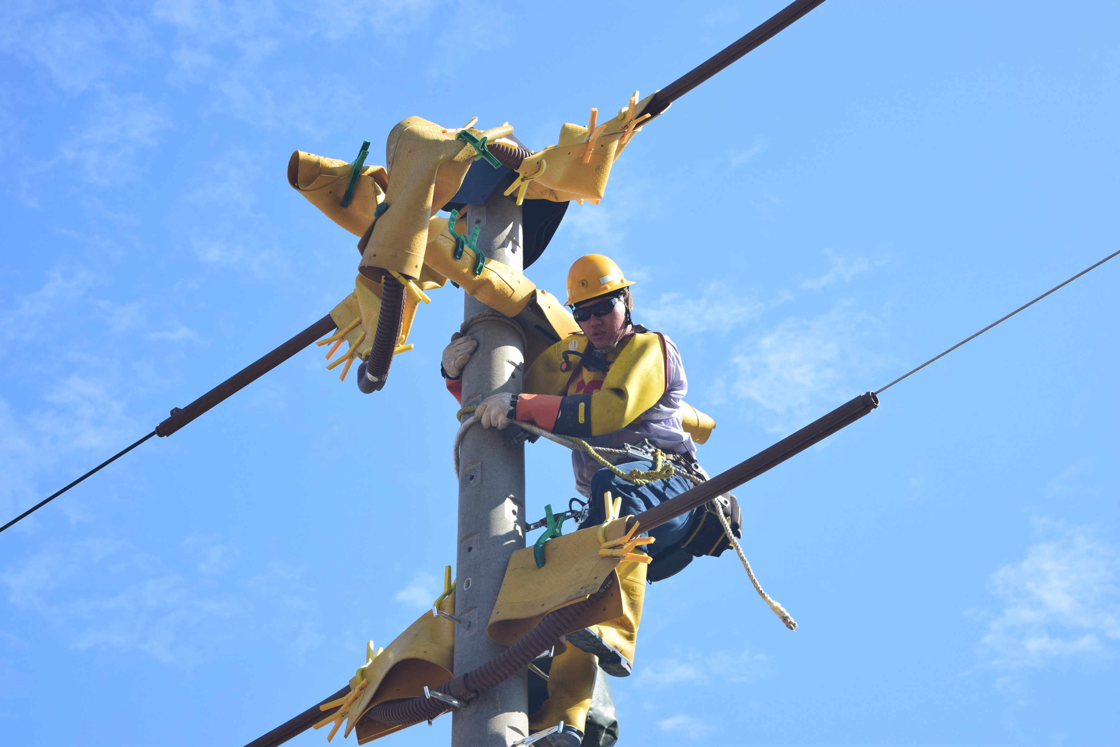 鳳山區處安廷豐是國內知名水球好手，今(2026)年參與技能競賽配電外線個人組，在賽場上全力比拚。