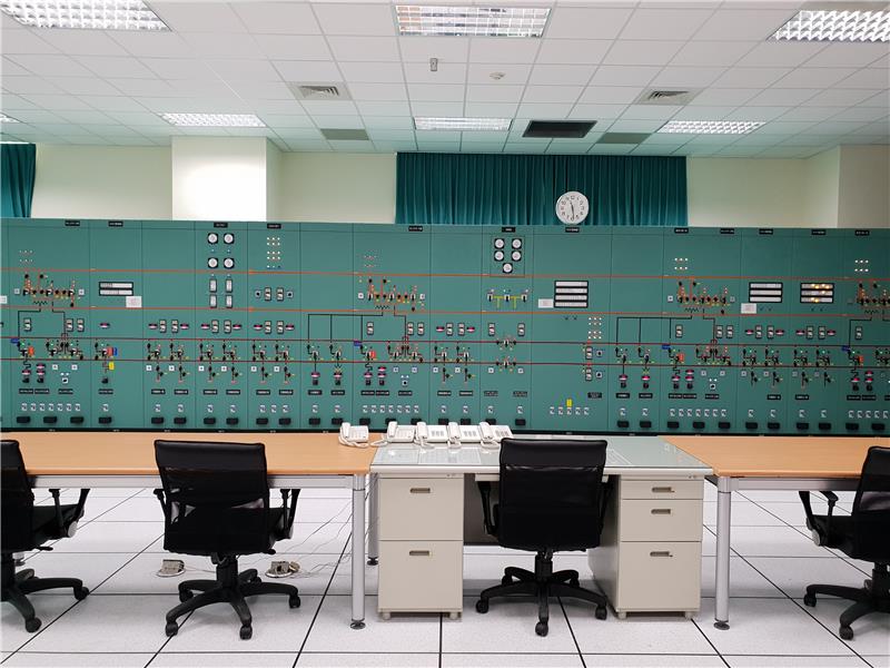 圖為竹園超高壓變電所之控制室，負責掌控變電所運轉狀況的重任。