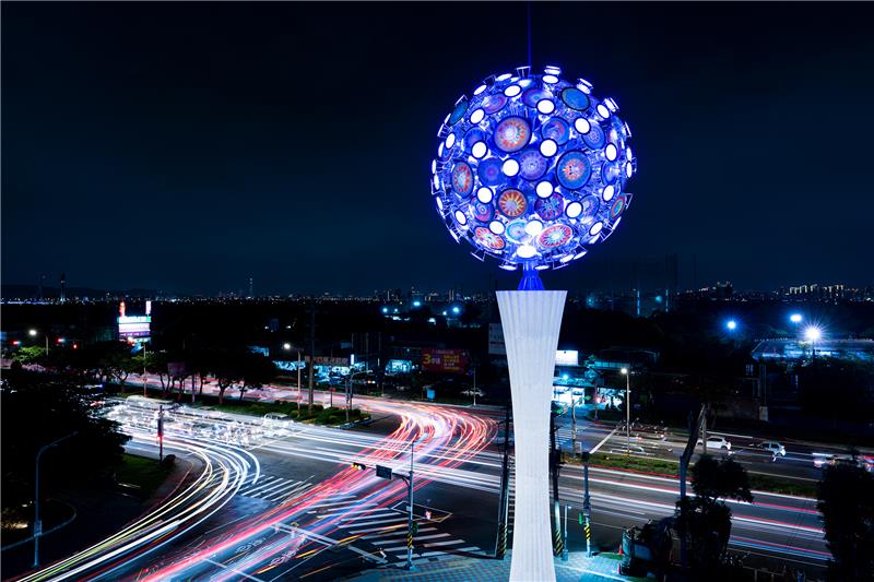台電邀請2020年台灣燈會主燈設計者林舜龍，為北投仙渡超高壓變電所設計公共藝術裝置《仙泡兒》，並搶先在元宵節前點亮，成為新一波文青網美打卡地標