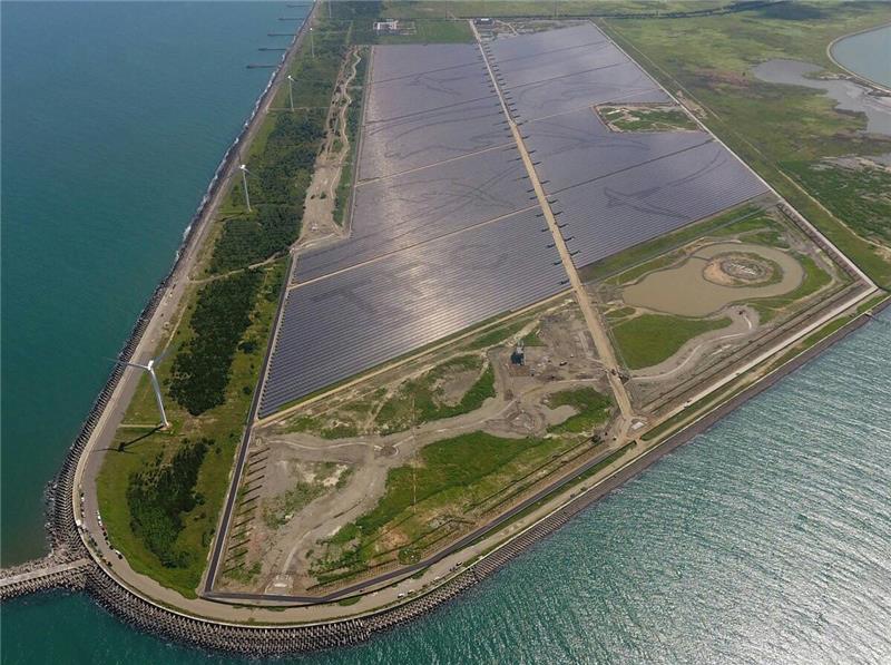 Taipower's Chang-bin Solar PV Plant is the largest solar energy power facility in Tainan, which occupies an area about 140 hectares.