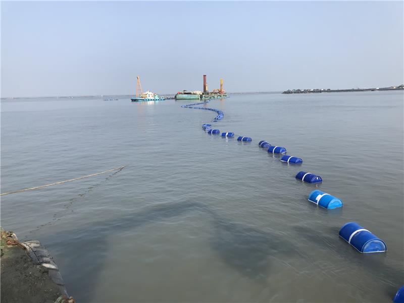 The Taipeng submarine cable project has been in the making for ten years, and the process has been difficult due to the poor seascape, so it is necessary to hurry up the construction. The picture show